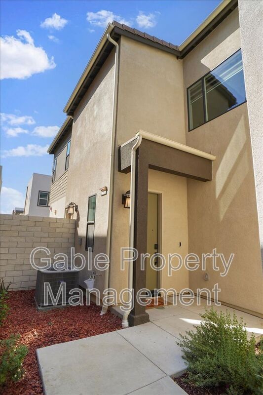 27468 Flycatcher Pl in Valencia, CA - Building Photo - Building Photo
