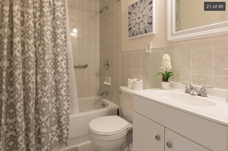 10 Saddlewood Ct in Jersey City, NJ - Building Photo - Building Photo