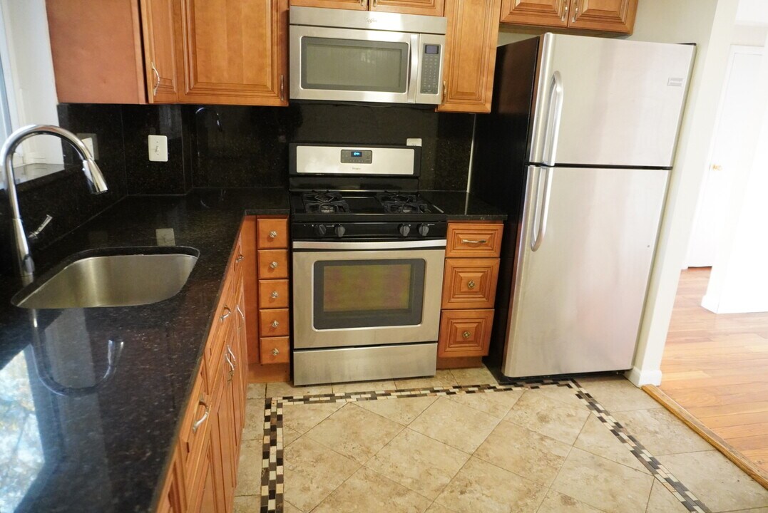 21 Oxford Cir in Belmont, MA - Building Photo