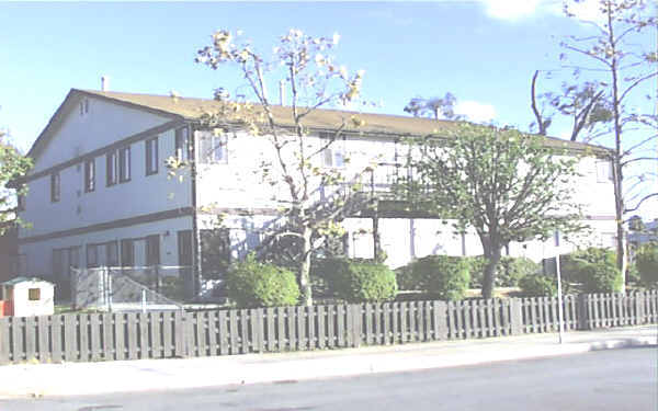 Hidden Springs Garden Apartments in Huntington Beach, CA - Building Photo