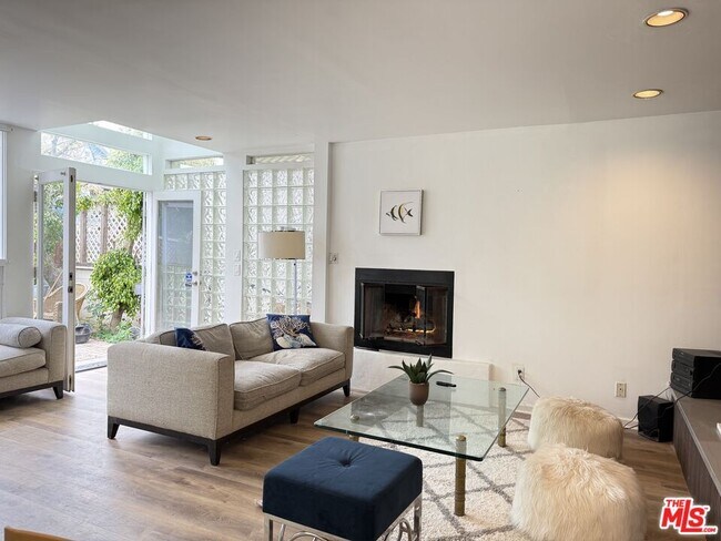 39 Westminster Ave in Los Angeles, CA - Building Photo - Building Photo