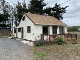 8080 Valley Ford Rd in Petaluma, CA - Building Photo