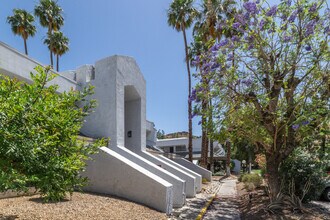 Palm Canyon Villas in Palm Springs, CA - Building Photo - Building Photo