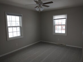 105 Blair Dr in Walbridge, OH - Building Photo - Interior Photo