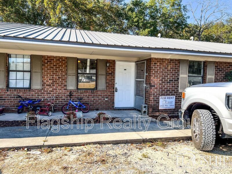 214 Connie Cir in Snow Hill, NC - Building Photo