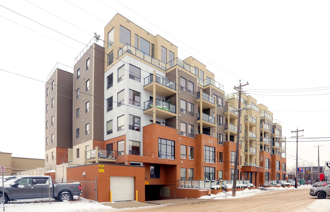 11425 105th Ave NW in Edmonton, AB - Building Photo