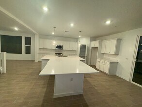 1053 Traverse Dr S in Madera, CA - Building Photo - Building Photo