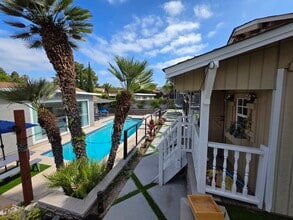 6097 Charae St in San Diego, CA - Foto de edificio - Building Photo