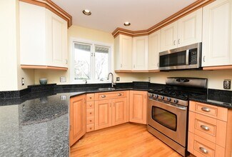 4 Bittersweet Ln in Bourne, MA - Building Photo - Building Photo