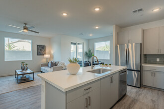 2121 E Voltaire Ave in Phoenix, AZ - Building Photo - Building Photo