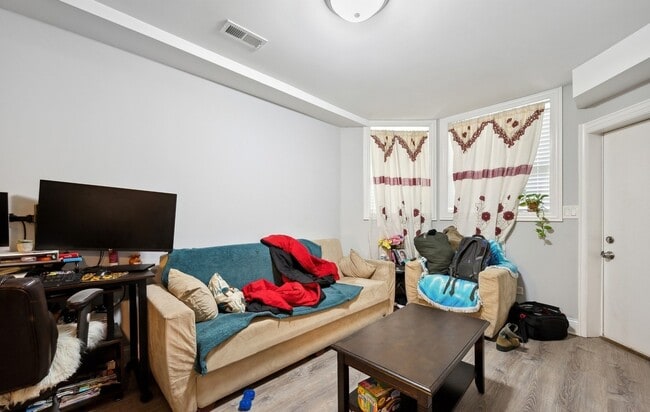 1359 N Rockwell St, Unit 1 in Chicago, IL - Building Photo - Building Photo