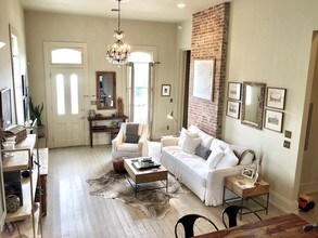 1305 Peniston St, Unit 1305 in New Orleans, LA - Building Photo - Building Photo