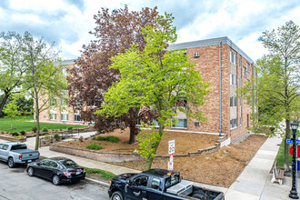 Harriet Hills Condominiums in Minneapolis, MN - Foto de edificio - Building Photo