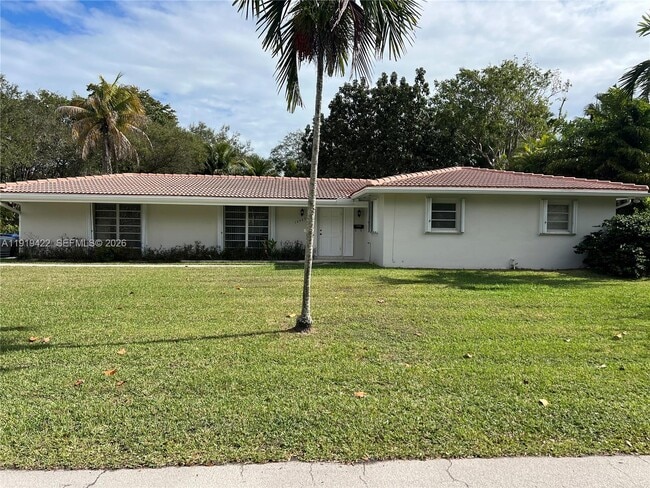 16425 SW 75th Ave in Palmetto Bay, FL - Building Photo - Building Photo