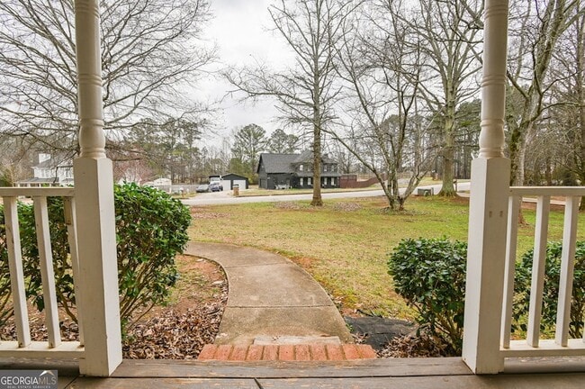 105 N Oakland Cir in Mcdonough, GA - Foto de edificio - Building Photo