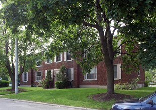 Crestview Apartments in Toronto, ON - Building Photo - Building Photo