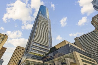 386 Yonge St in Toronto, ON - Building Photo - Building Photo
