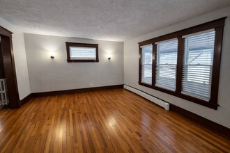 104 E Locust St in Rome, NY - Foto de edificio - Building Photo