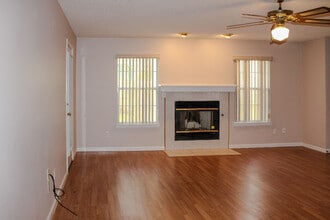 305 Ashley Dr in Crestview, FL - Building Photo - Building Photo