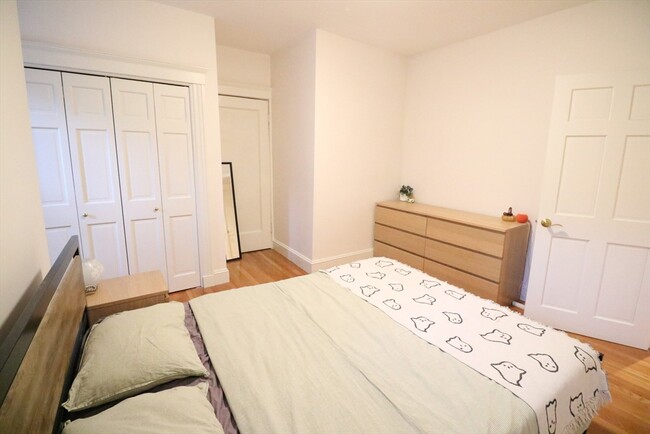 30 Upland Rd in Cambridge, MA - Building Photo - Building Photo