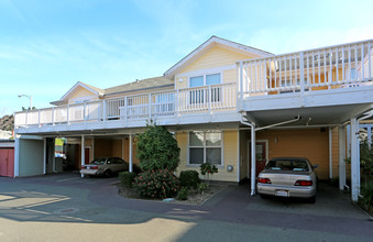 Alvarez Court Apartments in Pinole, CA - Building Photo - Building Photo