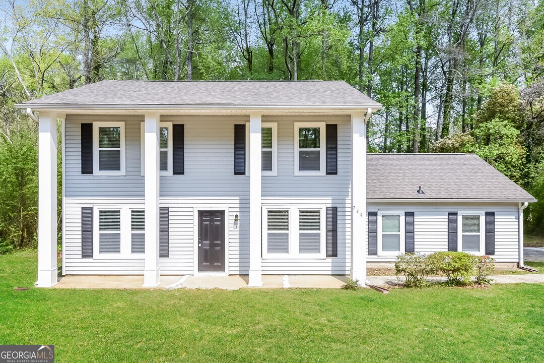 729 Allgood Valley Ct in Stone Mountain, GA - Building Photo