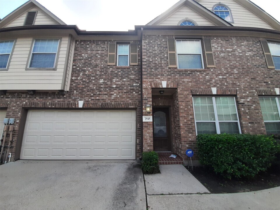 2945 Sandcastle Ln in Houston, TX - Building Photo