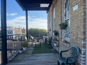 3220 W Armitage Ave in Chicago, IL - Building Photo - Building Photo