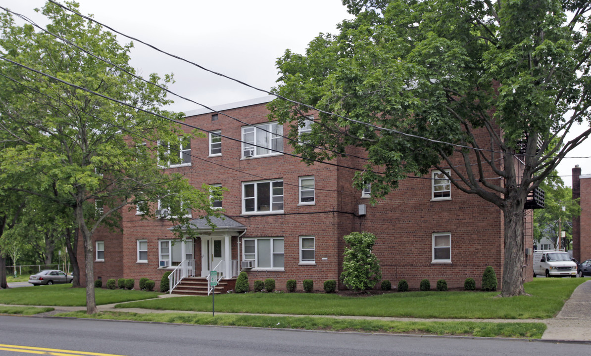 River Village in Rutherford, NJ - Building Photo