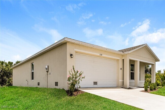 17197 Seashore Ave in Port Charlotte, FL - Foto de edificio - Building Photo