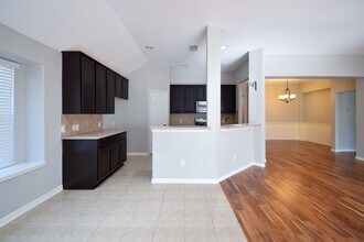 31 Rolling Ridge Ct in Conroe, TX - Building Photo - Building Photo