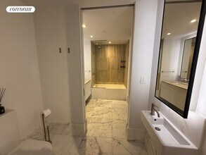 429 Kent Ave in Brooklyn, NY - Building Photo - Building Photo