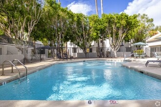 Fireside East Apartments in Scottsdale, AZ - Building Photo - Building Photo