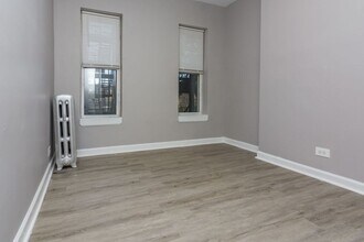 7446 S Kingston Ave in Chicago, IL - Foto de edificio - Building Photo