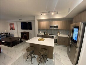 201 SW 17th Rd in Miami, FL - Building Photo - Building Photo