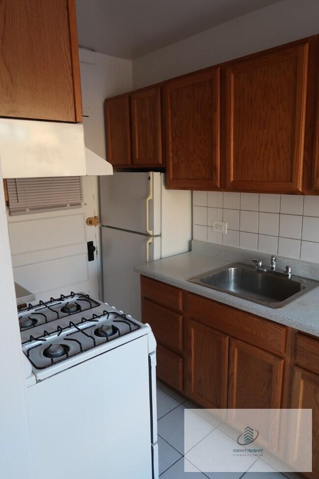 2617 W Gunnison St in Chicago, IL - Building Photo - Building Photo
