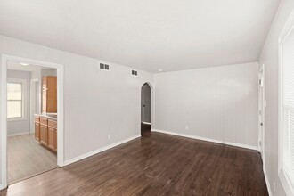 8314 Gordon Dr in Highland, IN - Foto de edificio - Building Photo