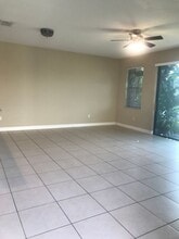 8350 Kelsall Dr in Orlando, FL - Building Photo - Building Photo