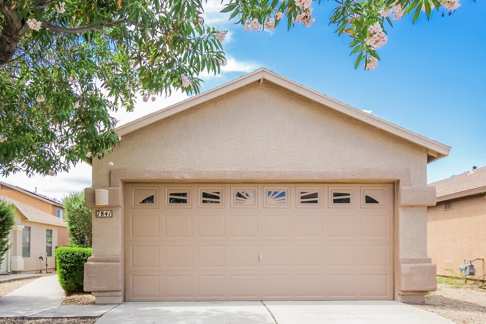 7841 S Hidden Places Loop in Tucson, AZ - Building Photo