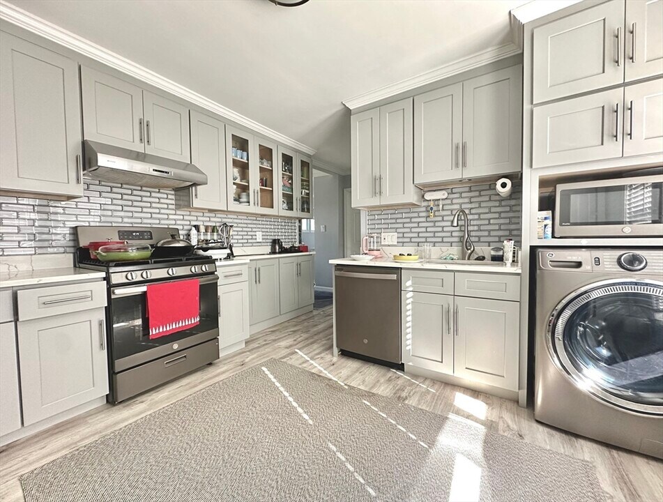1 Vincent Ave in Belmont, MA - Building Photo