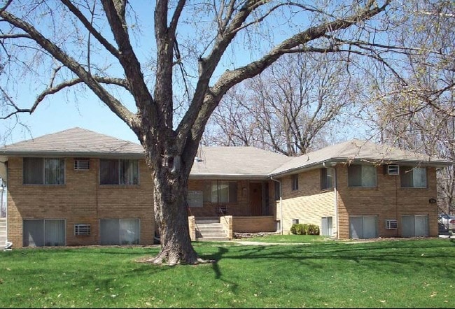 1710 Oakland Ave in Des Moines, IA - Building Photo - Building Photo