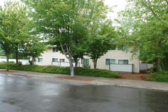 1901-1983 Fairgrounds Rd NE in Salem, OR - Building Photo - Building Photo