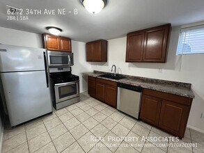 6242 34th Ave NE in Seattle, WA - Building Photo - Building Photo