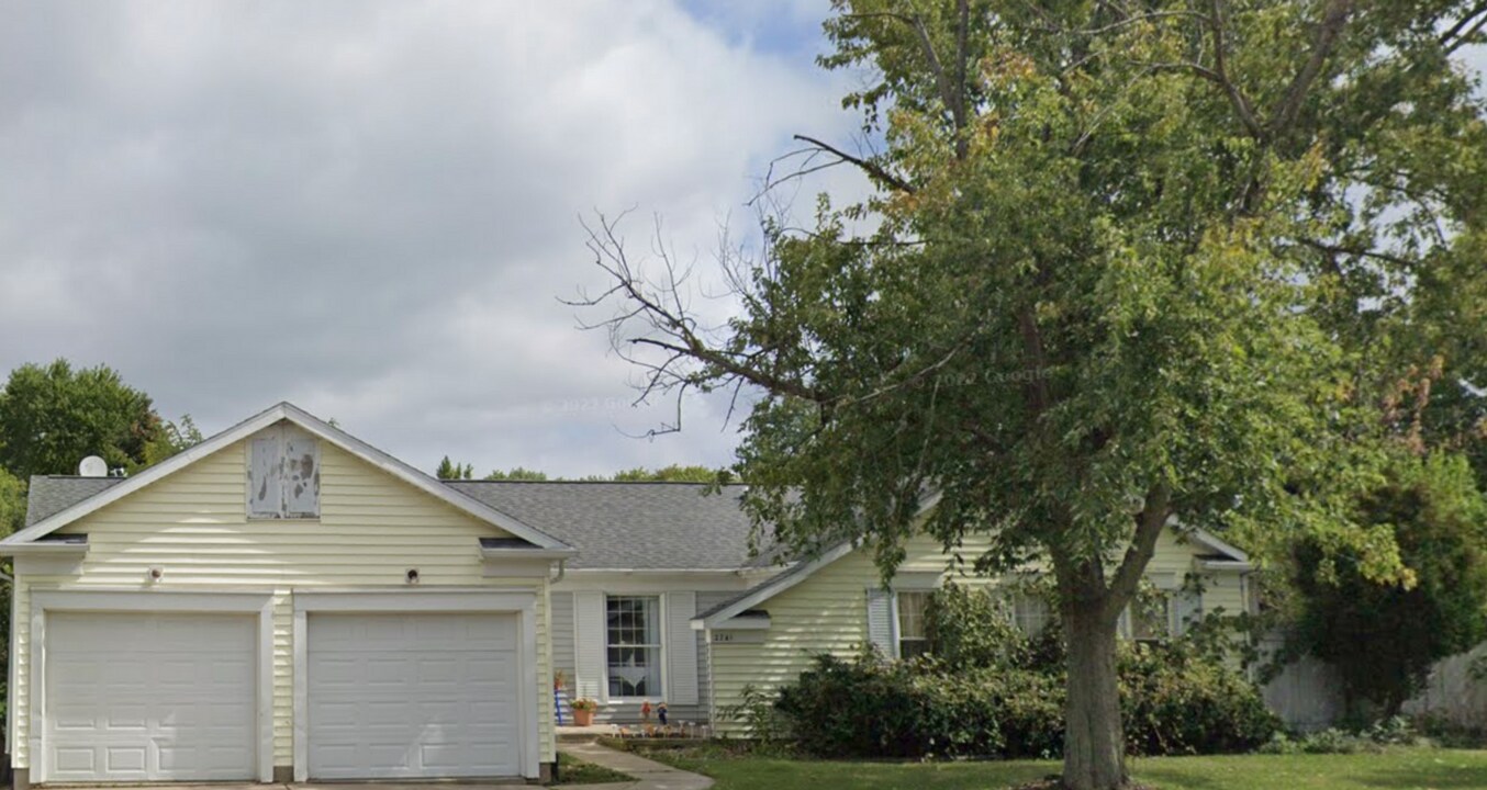 2737 Stoneleigh Dr-Unit -2737 Stoneleigh in Lansing, MI - Building Photo