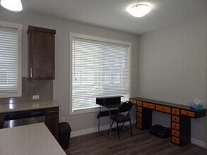 1115 Holden Rd in Penticton, BC - Building Photo - Building Photo