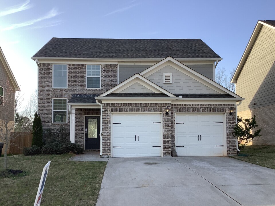 174 Al Jennah Blvd in Locust Grove, GA - Building Photo