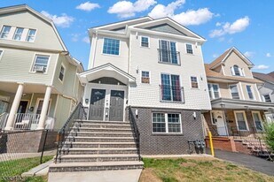 49 Eppirt St in East Orange, NJ - Building Photo