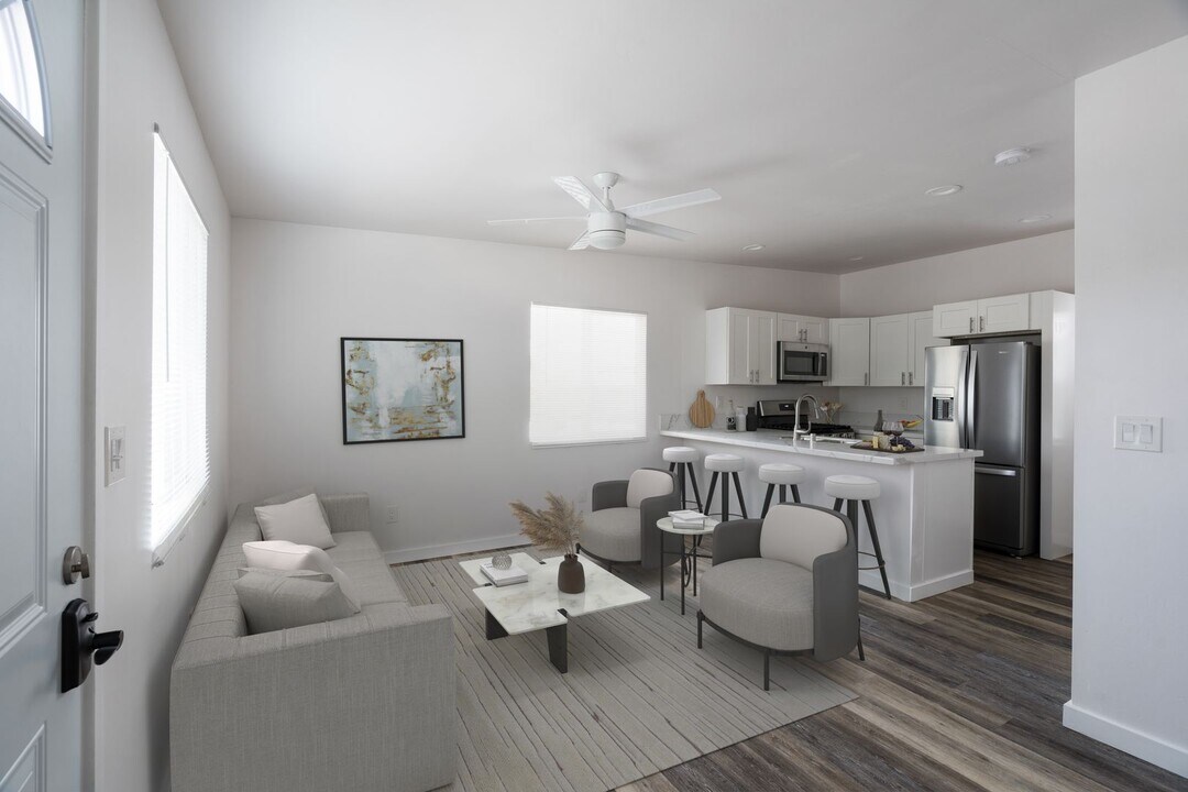 5290 Manhasset Dr in San Diego, CA - Building Photo