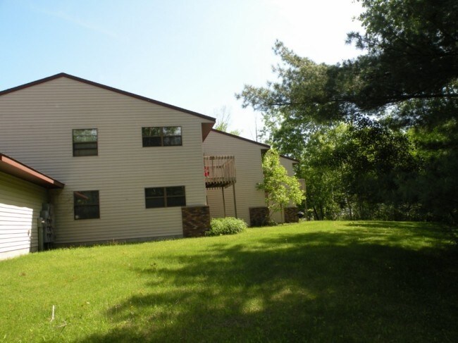 305 N 2nd St in Stevens Point, WI - Foto de edificio - Building Photo