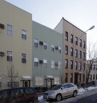 200 Calyer St in Brooklyn, NY - Building Photo